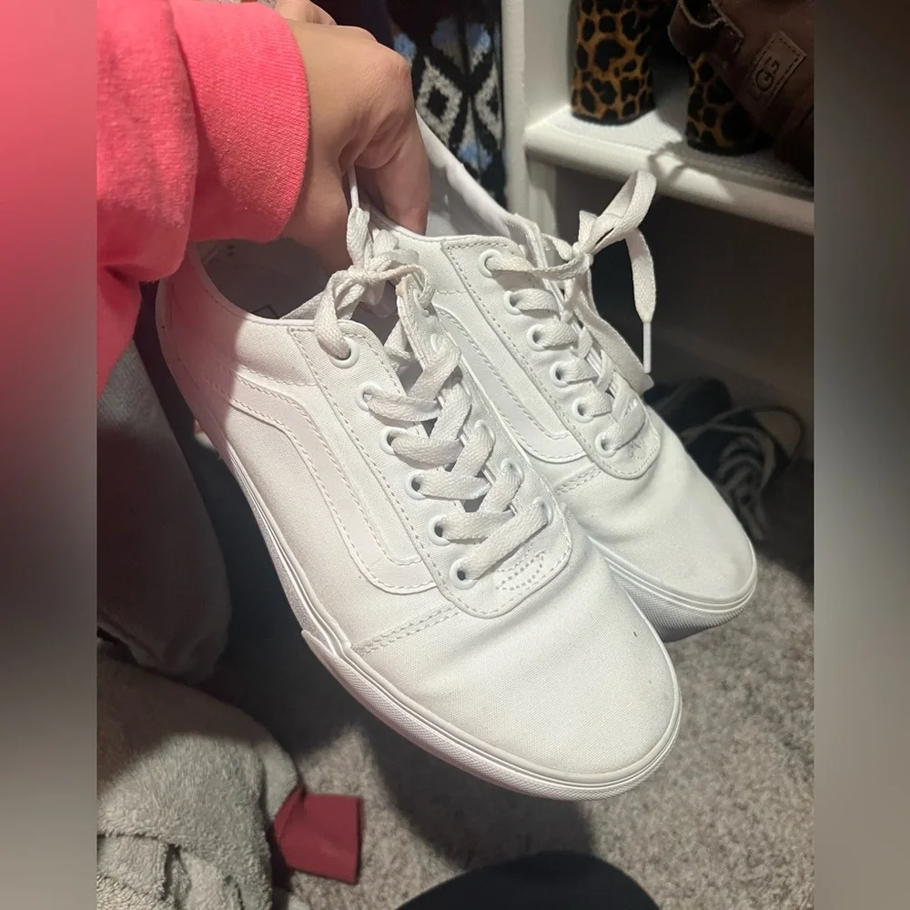 Vans - Picture 1 of 2
